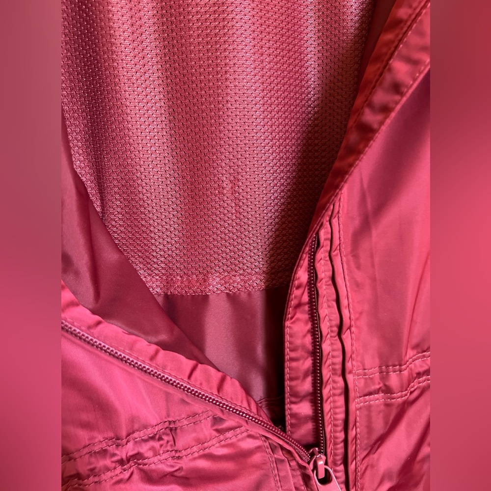 Gorgeous Athleta Raspberry Maroon Mid-weight Rain Jacket - Picture 13 of 16